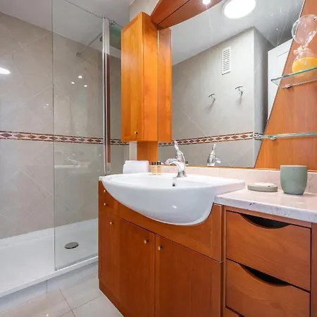Appartement La Grande Palmeraie - Spacieux Avec Vue Mer, Terrasse, Port De Garavan