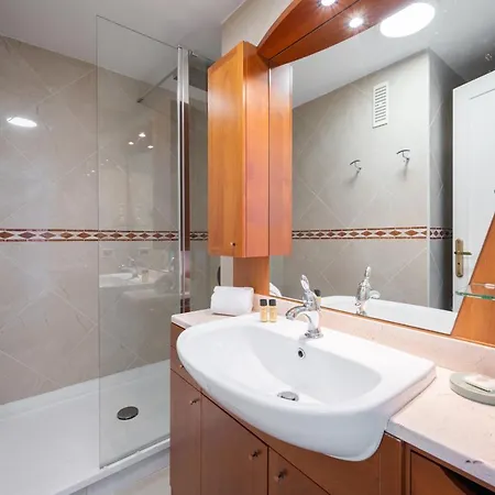 Appartement La Grande Palmeraie - Spacieux Avec Vue Mer, Terrasse, Port De Garavan