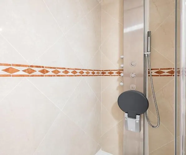 La Grande Palmeraie - Spacieux Avec Vue Mer, Terrasse, Port De Garavan * Mentone