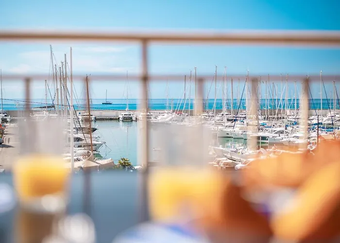 Lägenhet La Grande Palmeraie - Spacieux Avec Vue Mer, Terrasse, Port De Garavan Menton