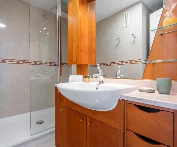 Apartamento La Grande Palmeraie - Spacieux Avec Vue Mer, Terrasse, Port De Garavan