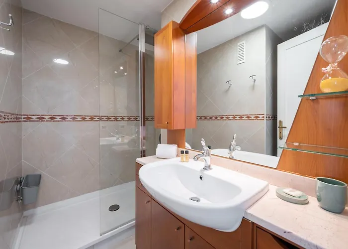 Apartamento La Grande Palmeraie - Spacieux Avec Vue Mer, Terrasse, Port De Garavan